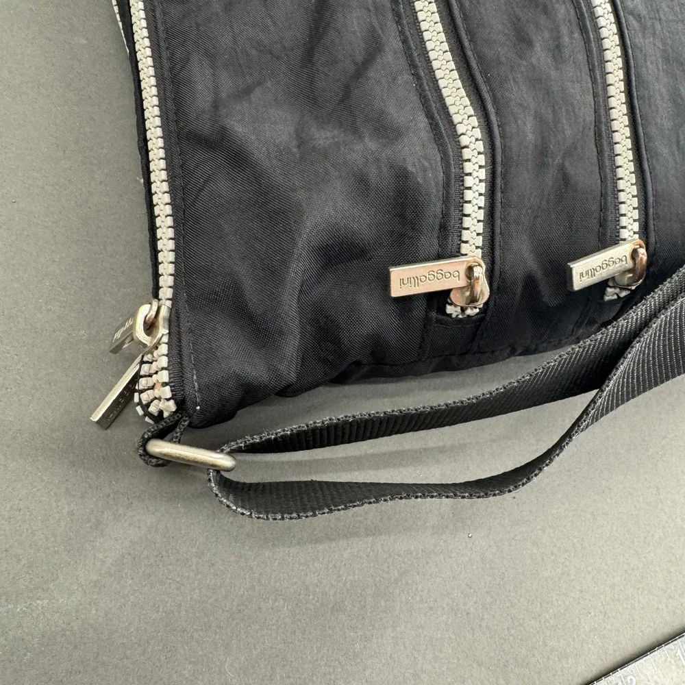 Baggallini Black Nylon Crossbody Bag Silver Zipper Multi Pocket Travel Messenger